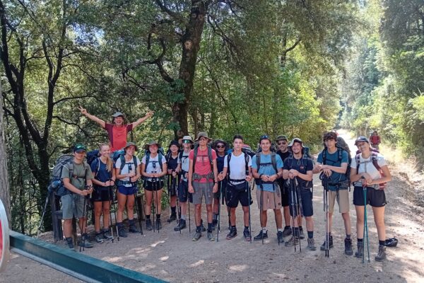 Groupe d'adolescents sur le GR20 junior en Corse